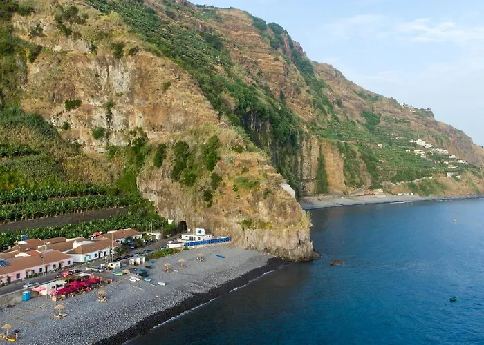 Photo de Baldeia - Oceanfront Apartments Ponta do Sol 