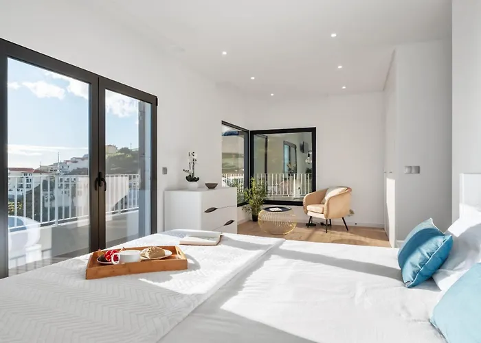 Фото Вилла Vira By Kaamah Эстрейто-де-Камара-ди-Лобуш