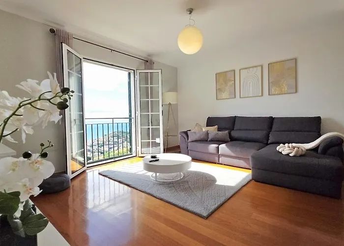 Фото Вилла Casa Amarela - Эстрейто-де-Камара-ди-Лобуш