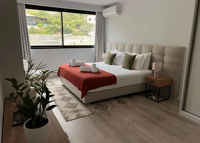 New 3 Bedroom Luxury Family Apartment - Airco, King Size Beds, Fully Equipped Kitchen, Balcony, Washingmachine, 2 Bathrooms, Free Parking, Fast Internet, 142M2 Machico  foto